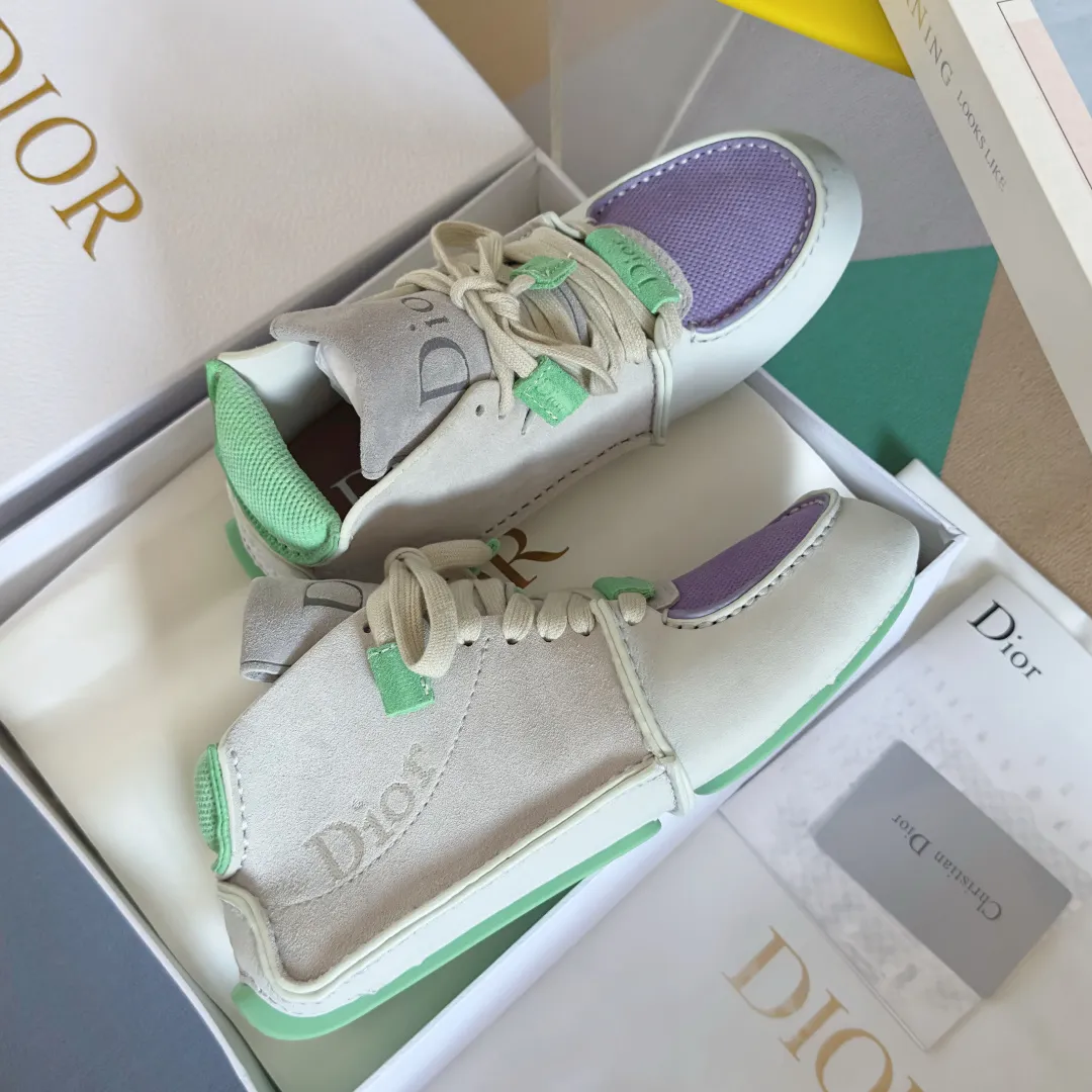 Men's shoes 💰680 Top version: Dior Roadie series catwalk couple style handmade casual sports shoes delivery counter exquisite packaging 🛍📦 ▪️Material: original custom imported first-layer cowhide ▪️Inner lining: original custom leather lining ▪️Sole: original molded anti-slip rubber material ▪️Sole thickness: 2CM ▪️Size: women's 35-40 / Men's 39-45